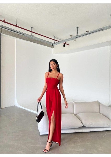 Krep Kumaş Askılı Yaka ve Yırtmaç Detaylı Tulum 582232 Kirmizi