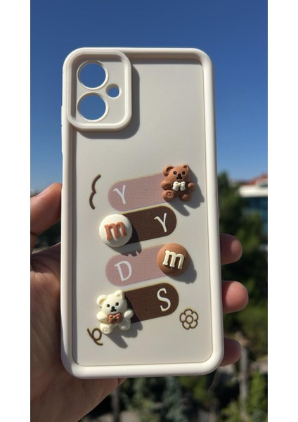 Apple iPhone 13-14 Kılıf Çıkartmalı Desenli Kamera Korumalı Kılıf