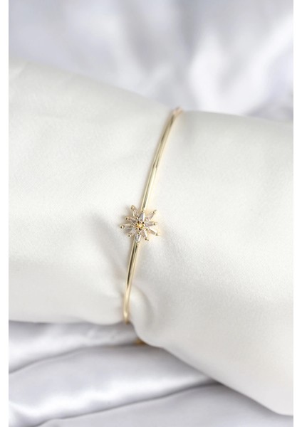 Yıldız Figürlü Gold Renk Pirinç Kadın Bileklik