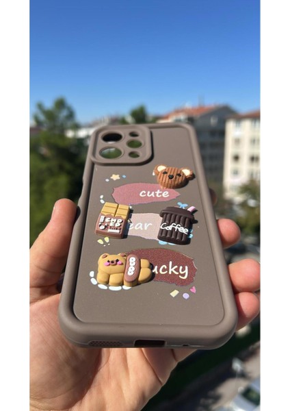 Xiaomi Redmi 12 Kılıf Çıkartmalı Desenli Kamera Korumalı Kılıf fiyatları