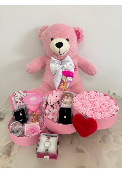 Pembe Kat Kat Mutluluk İkili - Sevgiliye Romantik Hediye Kutusu | Kar Küresi + Takı + Peluş Ayıcık