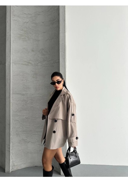 Taş Rengi Oversize Düşük Omuz Rüzgarlık Detaylı Kısa Trençkot