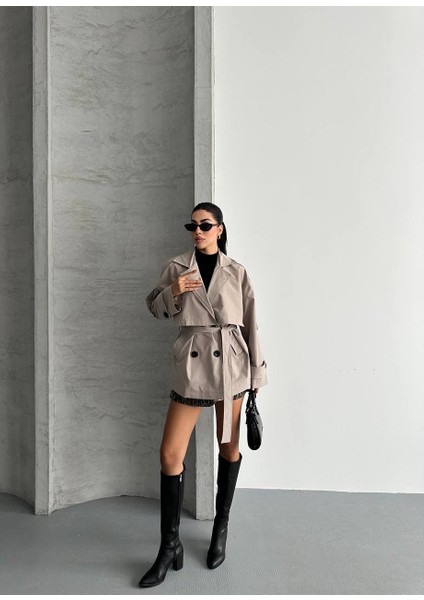 Taş Rengi Oversize Düşük Omuz Rüzgarlık Detaylı Kısa Trençkot