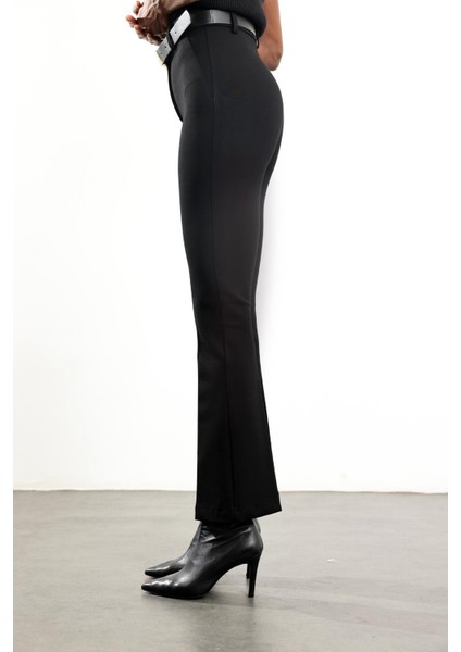 Siyah Kemerli Likralı Düz Kesim Pantolon 17152 fırsatları