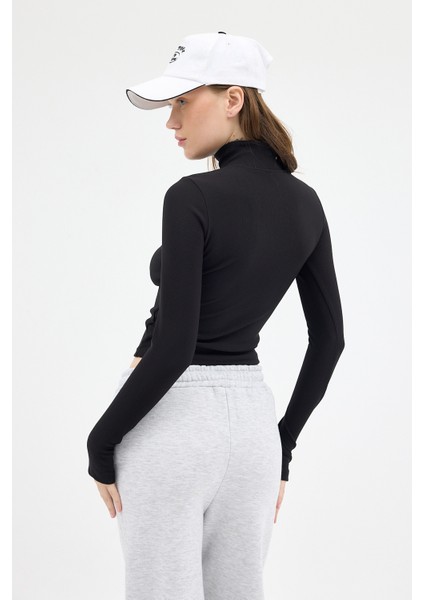 Siyah Yarım Balıkçı Yaka Fermuarlı Body 2447