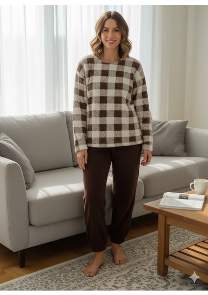 Kadın Kahverengi Ekoseli Peluş Pijama Takımı