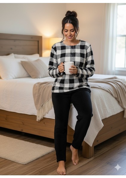 Kadın Siyah Ekoseli Peluş Pijama Takımı modelleri