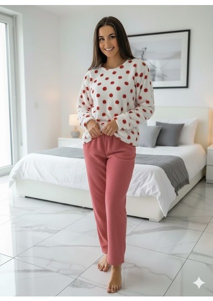 Kadın Beyaz Puantiyeli Peluş Pijama Takımı