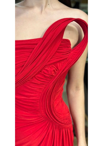 Kırmızı Straplez Yaka Detaylı Yırtmaçlı Düz Kesim Likralı Uzun Abiye Elbise 11031 modelleri