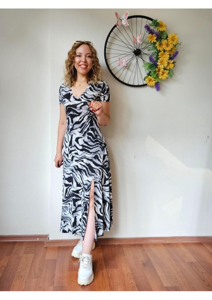 V Yaka Kısa Kollu Zebra Uzun Yırtmaçlı Elbise