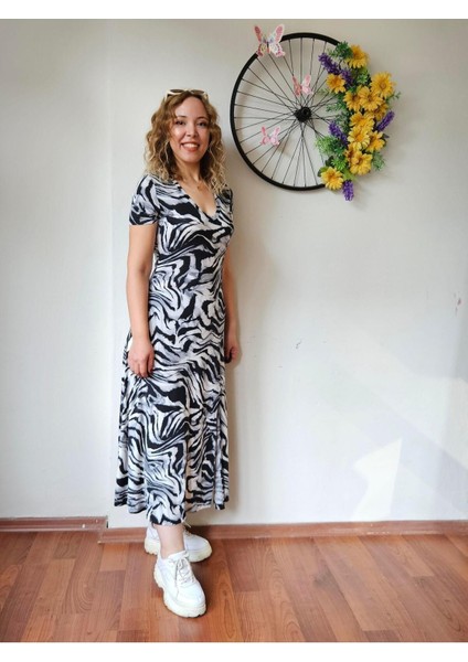 V Yaka Kısa Kollu Zebra Uzun Yırtmaçlı Elbise fırsatları
