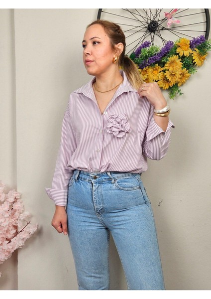 Broş Gül Detaylı Uzun Kollu Çizgili Gömlek