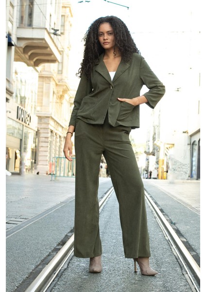 Kadın Fitilli Kadife Kumaş Yakalı Cep Kapaklı Uzun Kol Arkası Pili Kaşeli Rahat Kesim Ceket-Haki fiyatları