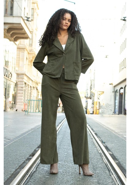 Kadın Fitilli Kadife Kumaş Yakalı Cep Kapaklı Uzun Kol Arkası Pili Kaşeli Rahat Kesim Ceket-Haki fırsatları