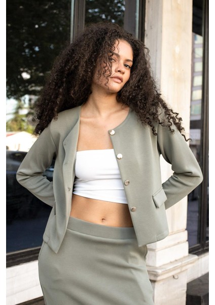 Kadın Esnek Ipeksi Modal Kumaş Geniş Sıfır Yaka Cep Kapaklı Uzun Kol Düğmeli Ceket-Haki modelleri