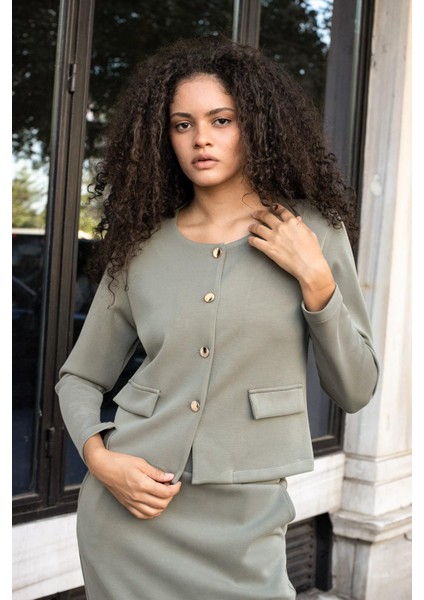 Kadın Esnek Ipeksi Modal Kumaş Geniş Sıfır Yaka Cep Kapaklı Uzun Kol Düğmeli Ceket-Haki indirimleri