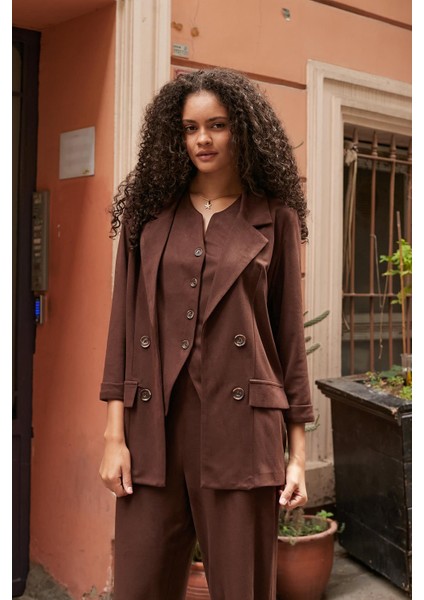 Kadın Süet Dokulu Kumaş Yakalı Capri Kol Cep Kapaklı Blazer Ceket-Kahve fırsatları
