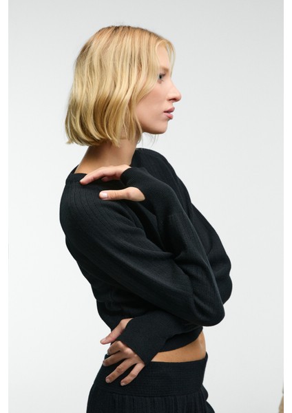 MARIPOSA Kadın Yuvarlak Yaka Çizgi Desenli Crop Geniş Paça Triko Siyah Alt-Üst Takım