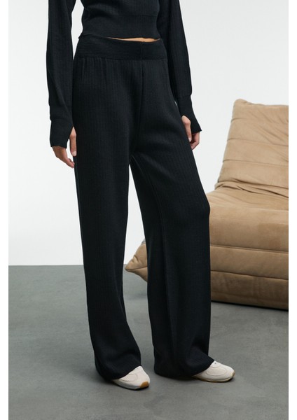 MARIPOSA Kadın Yuvarlak Yaka Çizgi Desenli Crop Geniş Paça Triko Siyah Alt-Üst Takım