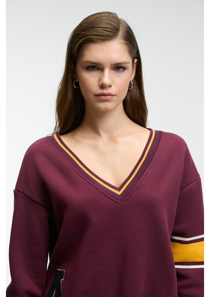 DIVINE Kadın V Yakalı Nakış Ve Patch Detaylı Bordo Sweatshirt indirimleri