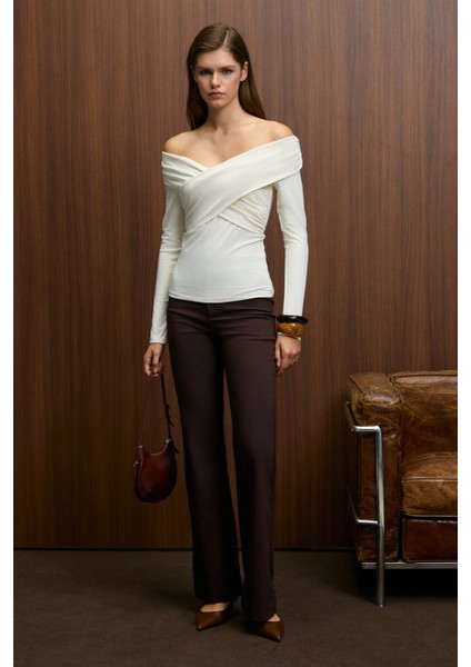 SELUNETTE Kadın Asimetrik Yakalı Omuzu Açık Esnek Kumaşlı Vücudu Saran Slim Fit Ekru Bluz fiyatları