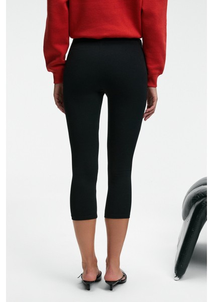 SYRELIA Kadın Esnek Kumaşlı Slim Fit Capri Siyah Tayt