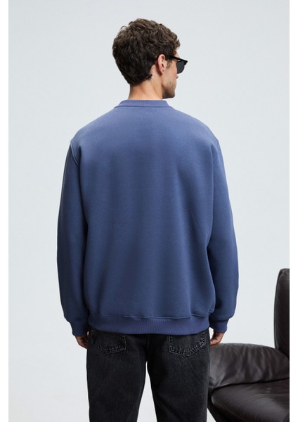 LUCIAN Erkek Göğsü Baskılı Yuvarlak Yaka Regular Fit İndigo Sweatshirt indirimleri