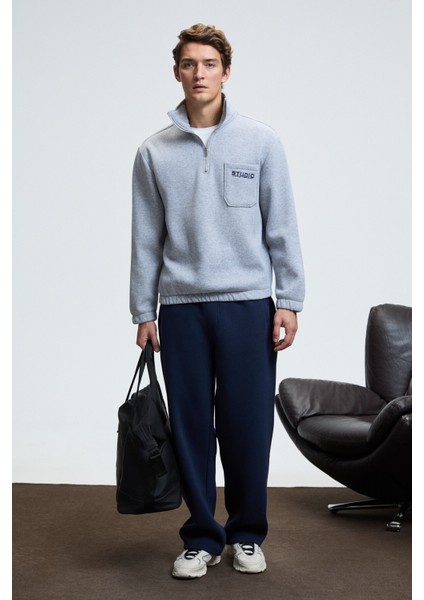 MERRICK Erkek Sırt Baskılı Cebi Nakışlı Yarım Fermuarlı Kolu Lastikli Dik Yaka Regular Fit Grimelanj fiyatları