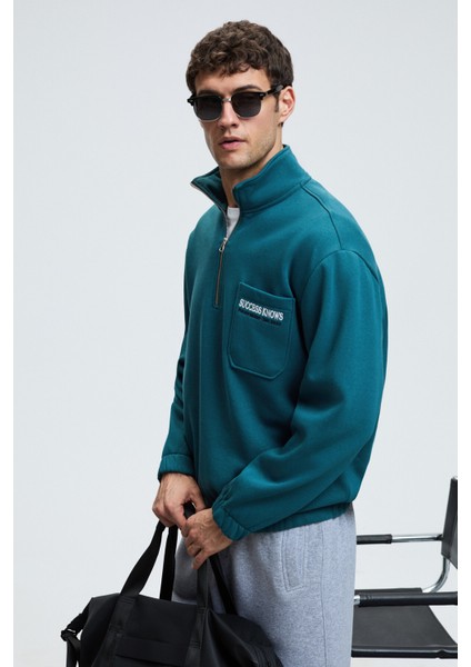 MERRICK Erkek Sırt Baskılı Cebi Nakışlı Yarım Fermuarlı Kolu Lastikli Dik Yaka Regular Fit Yeşil Swe modelleri