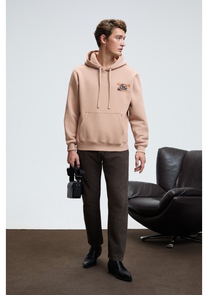 LELAND Erkek Kapüşonlu Kanguru Cepli Önü Baskılı Regular Fit Vizon Sweatshirt fiyatları