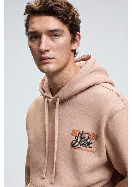 LELAND Erkek Kapüşonlu Kanguru Cepli Önü Baskılı Regular Fit Vizon Sweatshirt indirimleri