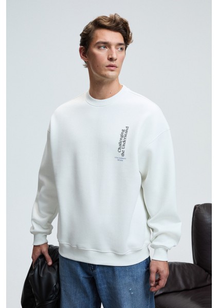 ALDEN Erkek Yuvarlak Yaka Göğsü Ve Sırtı Baskılı Relaxed Fit Beyaz Sweatshirt modelleri