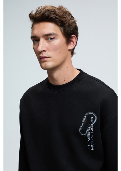 ALDEN Erkek Yuvarlak Yaka Göğsü Ve Sırtı Baskılı Relaxed Fit Siyah Sweatshirt indirimleri