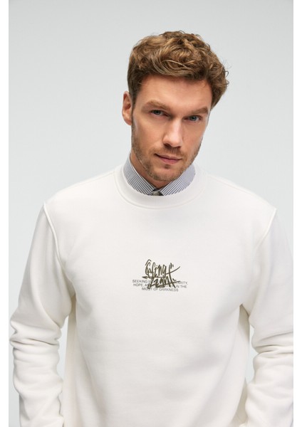IRVING Erkek Yuvarlak Yaka Göğsü Ve Önü Regular Fit Ekru Sweatshirt modelleri