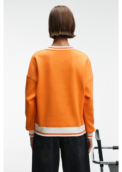 VALLUNE Kadın Kontrast Triko Etek Ucu Manşet Ve Yakalı Nakış Crop Turuncu Sweatshirt