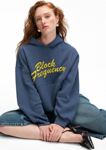 EVANTIA Kadın Baskılı Oversize Kapüşonlu Nakış Detaylı Kanguru Cep Lacivert Sweatshirt indirimleri