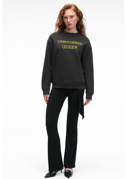 AYSHUR Kadın Esnek Kumaşlı Kemer Detaylı Geniş Paçalı Slim Fit Siyah Pantolon