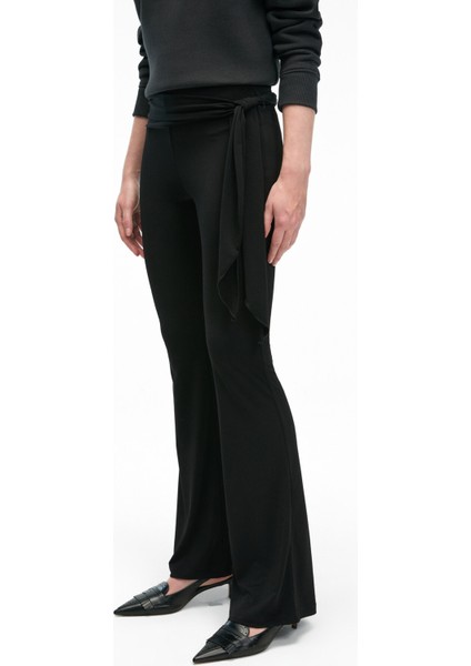 AYSHUR Kadın Esnek Kumaşlı Kemer Detaylı Geniş Paçalı Slim Fit Siyah Pantolon fırsatları