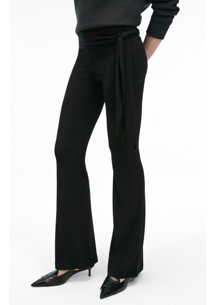 AYSHUR Kadın Esnek Kumaşlı Kemer Detaylı Geniş Paçalı Slim Fit Siyah Pantolon indirimleri