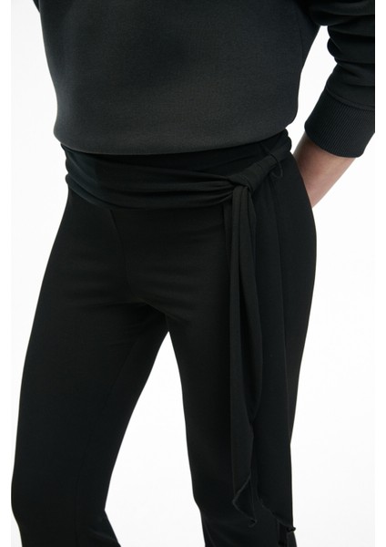 AYSHUR Kadın Esnek Kumaşlı Kemer Detaylı Geniş Paçalı Slim Fit Siyah Pantolon modelleri