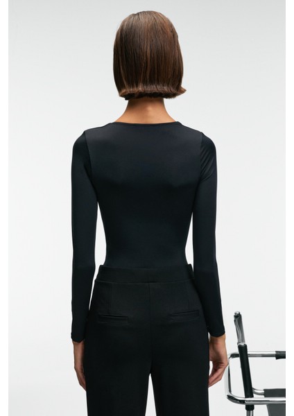 ZAFEEA Kadın Havuz Yakalı Esnek Kumaşlı Çıtçıtlı Siyah Bluz