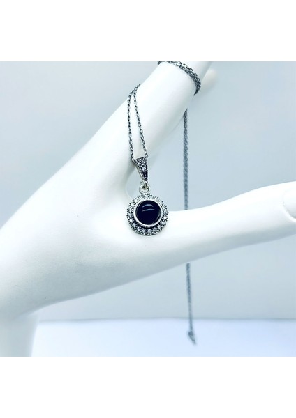 Yuvarlak Model Zirkon ve Oltu Taşı İşçilikli 925 Ayar Gümüş Kolye modelleri