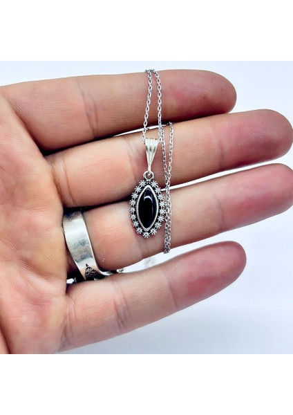 Mekik Model Zirkon ve Oltu Taşı İşçilikli 925 Ayar Gümüş Kolye fırsatları