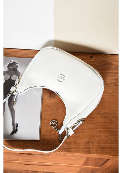 Kadın Yanı Toka Detaylı Baget Şık Tasarımlı Çanta fırsatları