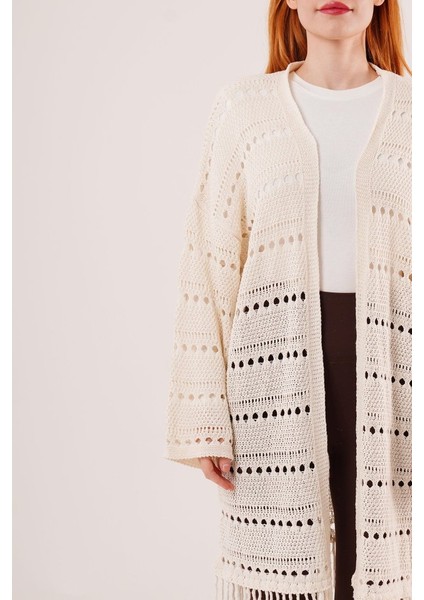 Delikli Geçişli Püskül Detay Uzun Triko Krem Hırka modelleri