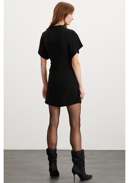 Maxıne Kadın Drape Detaylı Omuzdan Geniş Belden Aşağı Oturan Esnek Krep Örme Kumaşlı Mini Siyah Elbi