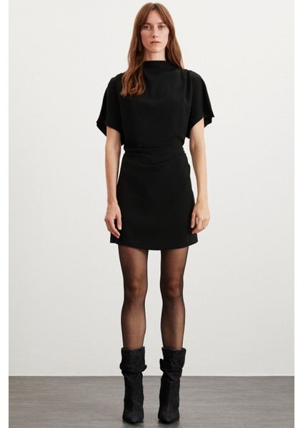 Maxıne Kadın Drape Detaylı Omuzdan Geniş Belden Aşağı Oturan Esnek Krep Örme Kumaşlı Mini Siyah Elbi fırsatları