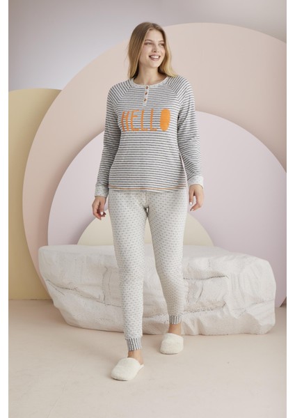 Kadın Gri Renk Uzun Kollu Düğmeli Yaka Çizgili Puantiyeli Pijama Takımı C0T3N031