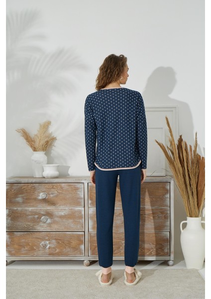 Kadın Lacivert Renk Uzun Kollu Düğmeli Yaka Puantiyeli Pijama Takımı C2T2N151 fırsatları