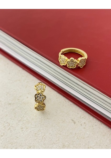 14 Ayar Altın Taşlı Papatya Küpe fırsatları